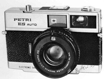 Petri ES Auto camera